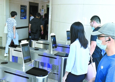 擺閘,三輥閘,速通閘,旋轉(zhuǎn)閘,平移閘,一字閘,人臉識(shí)別，