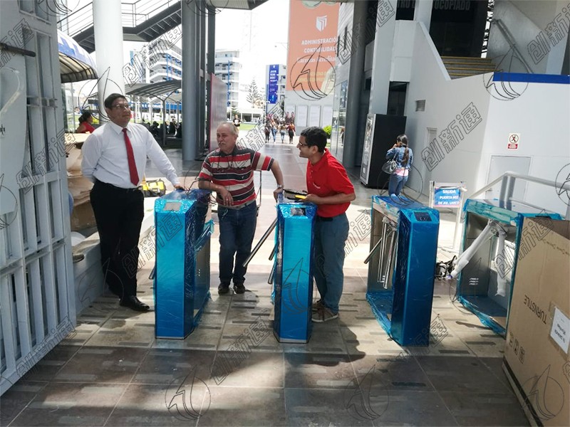 擺閘,三輥閘,速通閘,旋轉(zhuǎn)閘,平移閘,一字閘,人臉識別，