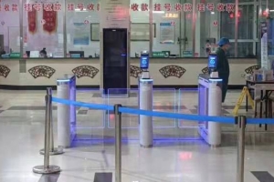 疫情防控的“閘門”一絲不能放松，人臉識別測溫閘機智防疫火