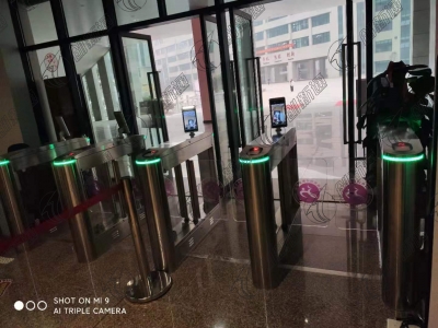 湖南外國(guó)語(yǔ)學(xué)校精英135擺閘——?jiǎng)?chuàng)新通精英閘機(jī)案例